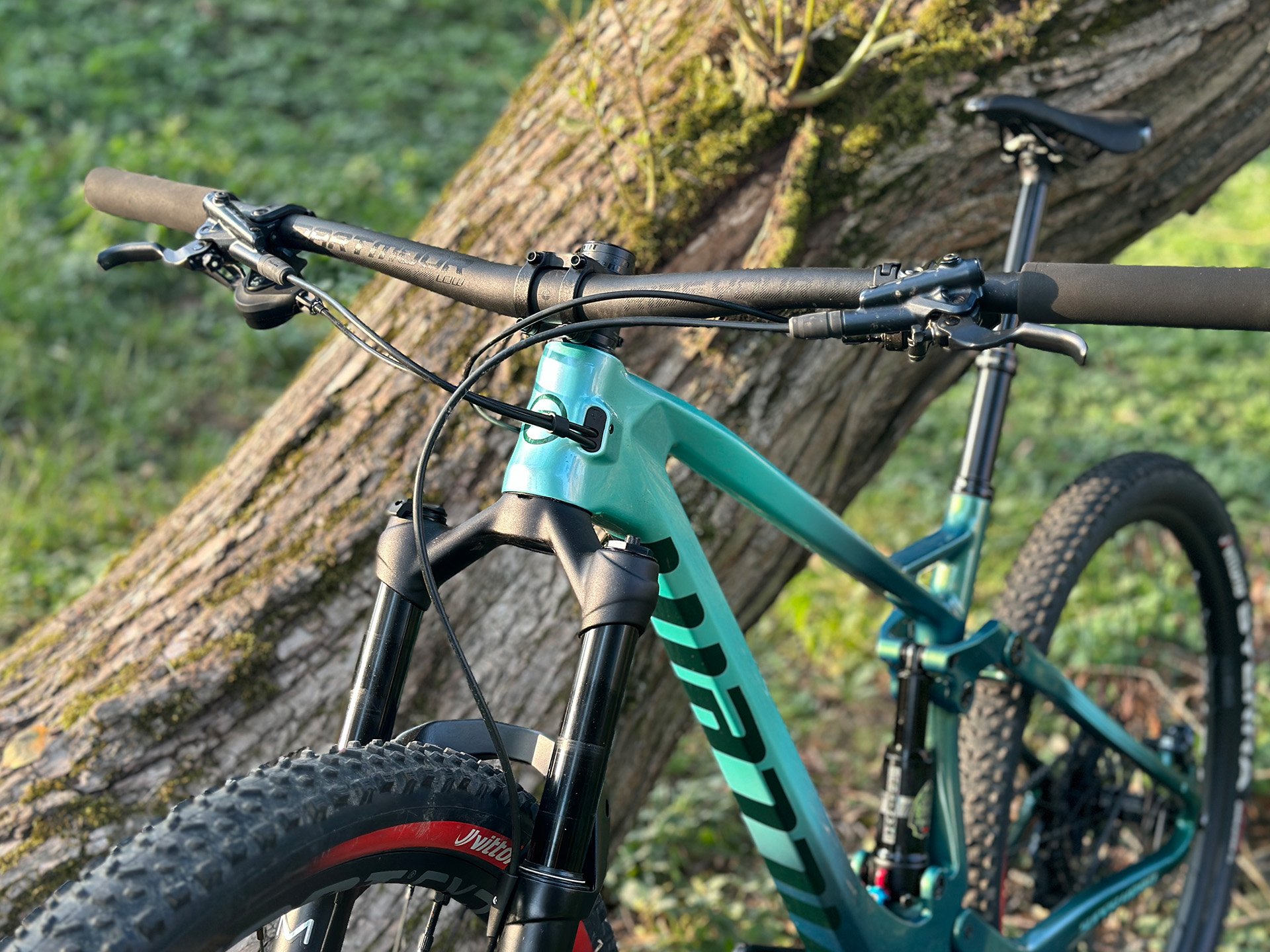 SUPER HERO CARBON SLX | Accent